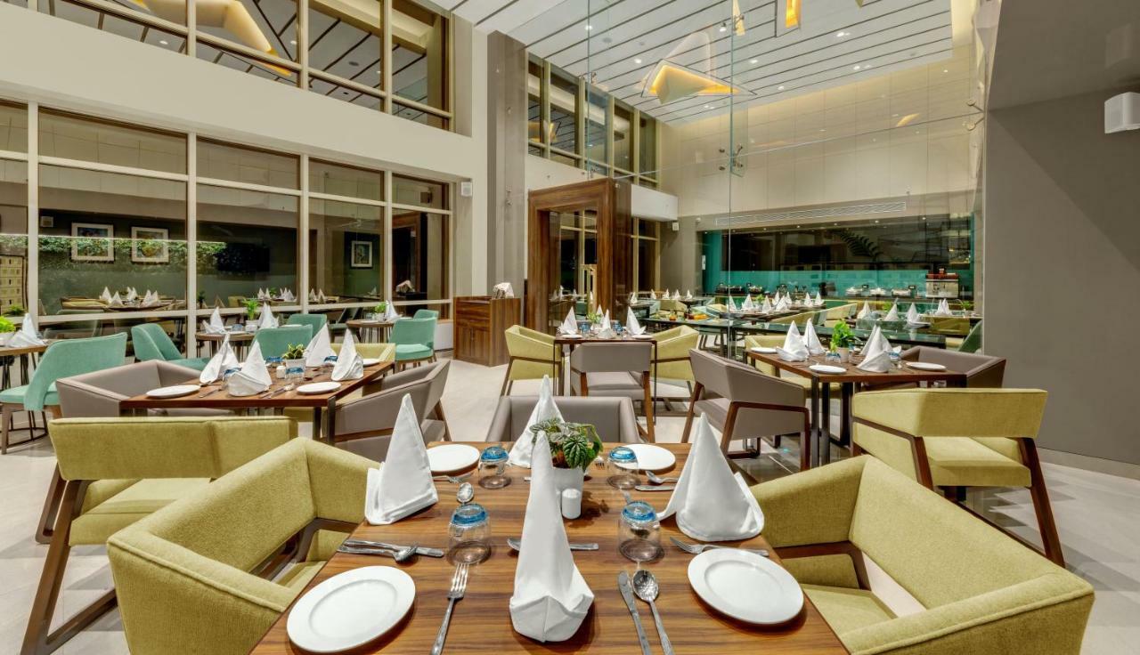 The Fern Residency Karad Hotel Exterior foto