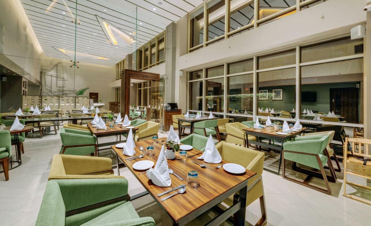 The Fern Residency Karad Hotel Exterior foto